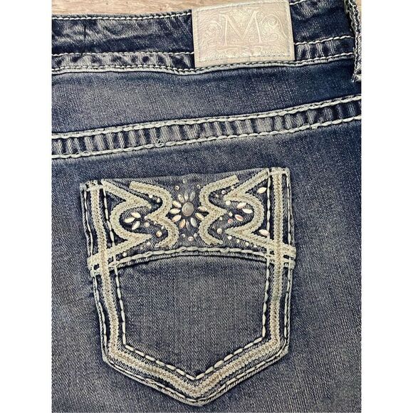 Maurice’s Premium Capri Jeans Rhinestone Embroidered Women’s Sz 16 Regular - Picture 7 of 7